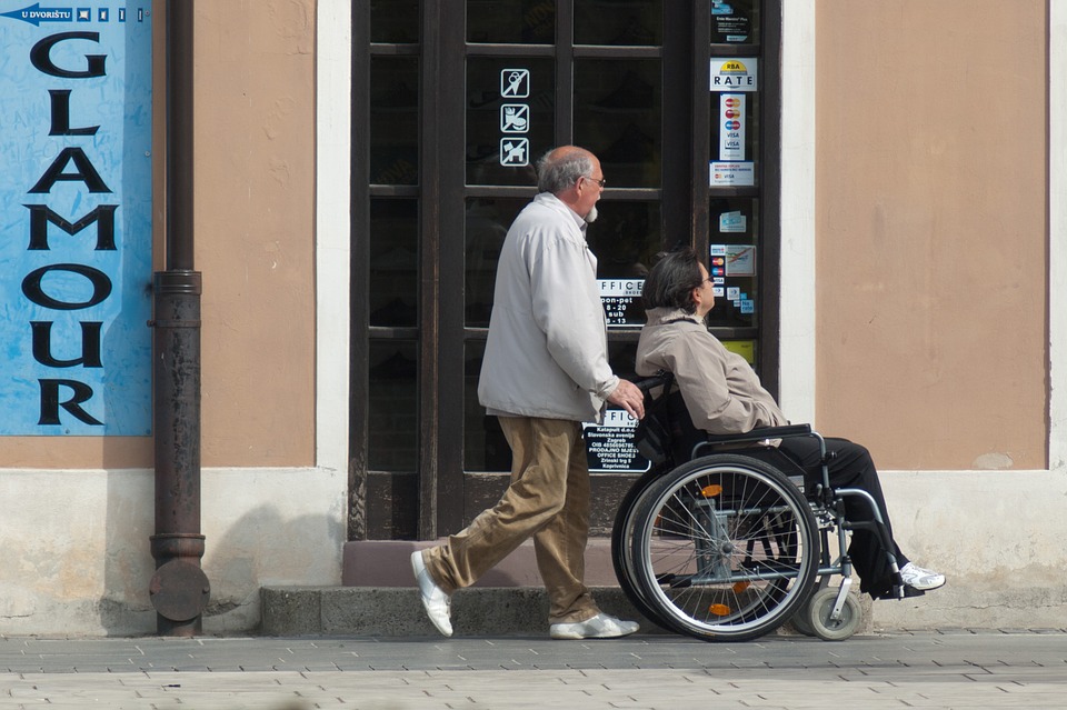 ayuda a domicilio personas con dependencia