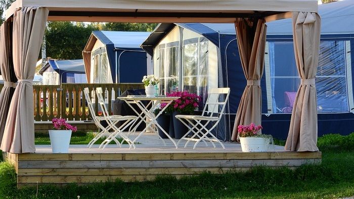 Si busca un toque distintivo para su jardín, instale toldos y pérgolas de madera instalar pergolas de madera