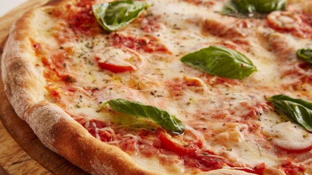 pizza hecha en horno para pizza-min