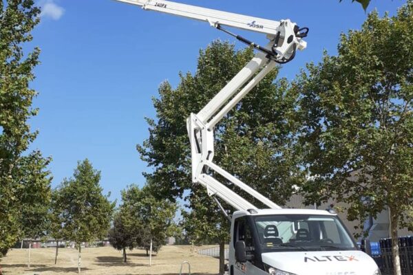 servicio de Renting camion blanco cesta