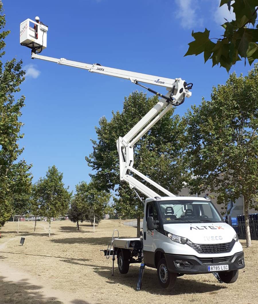 servicio de Renting camion blanco cesta